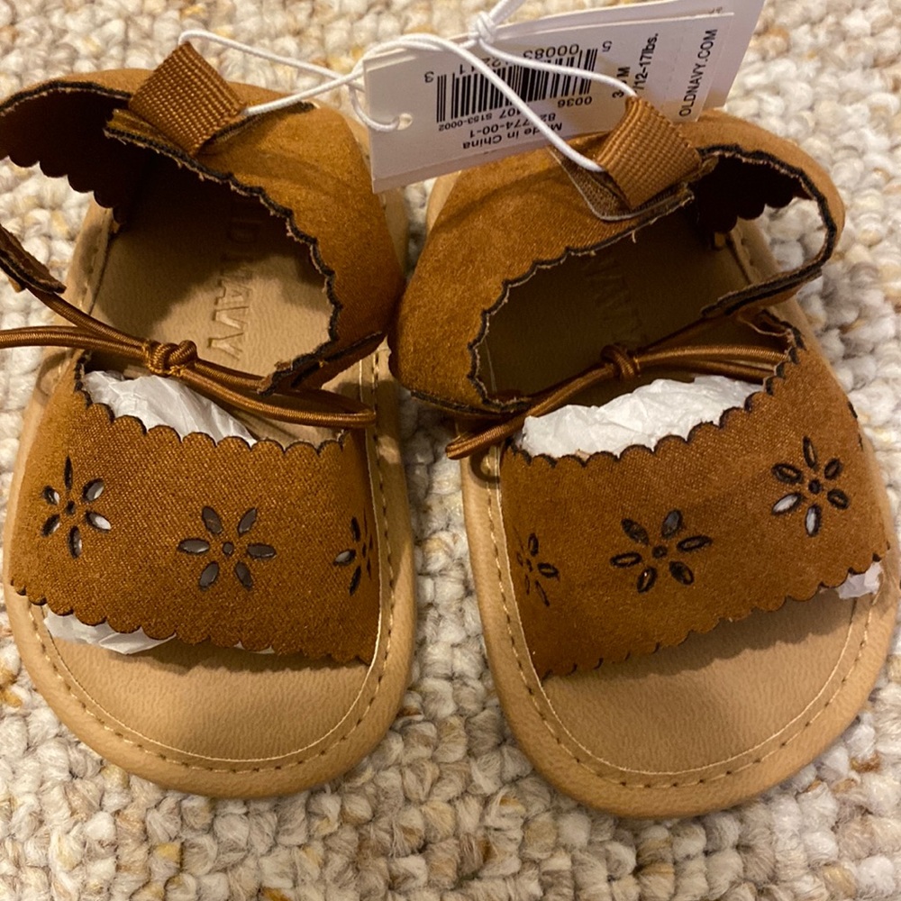 Adorable Sandals. Old navy. 3-6 months